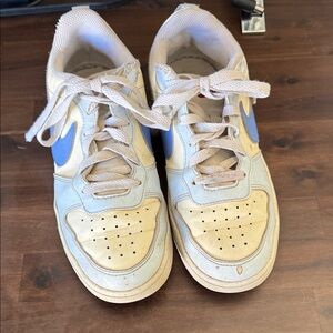 Nike Kids Beige and Blue Sneakers